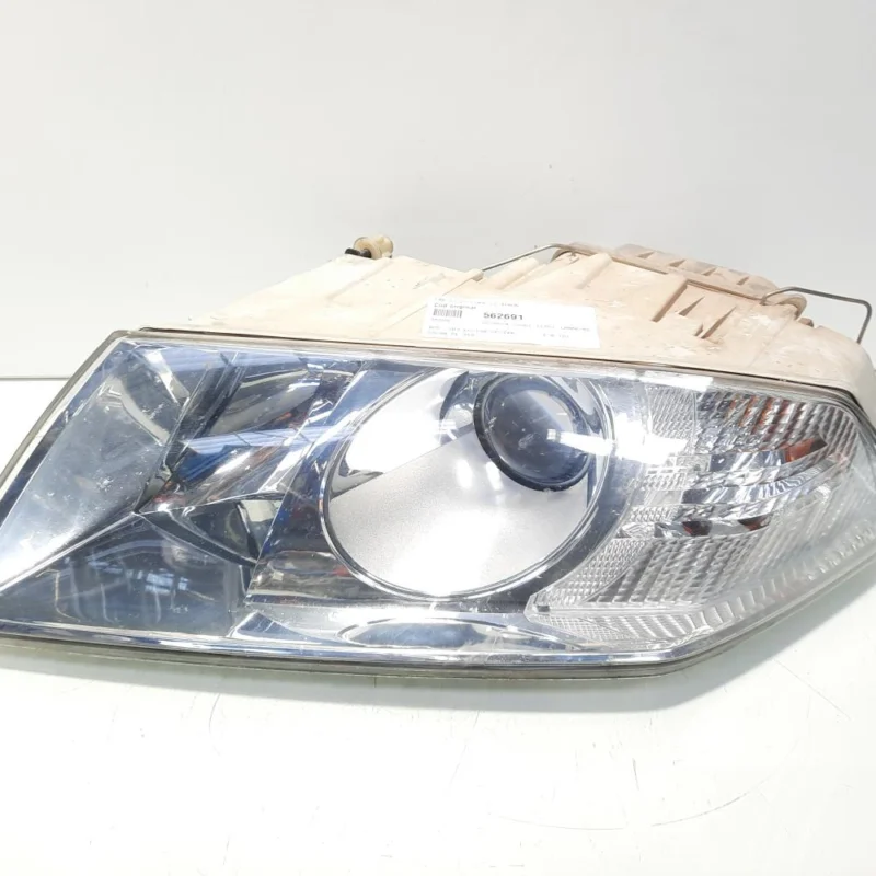 Reducere Far stanga cu lupa si xenon, Skoda Octavia 2 Scout (1Z5) (idi:562691)