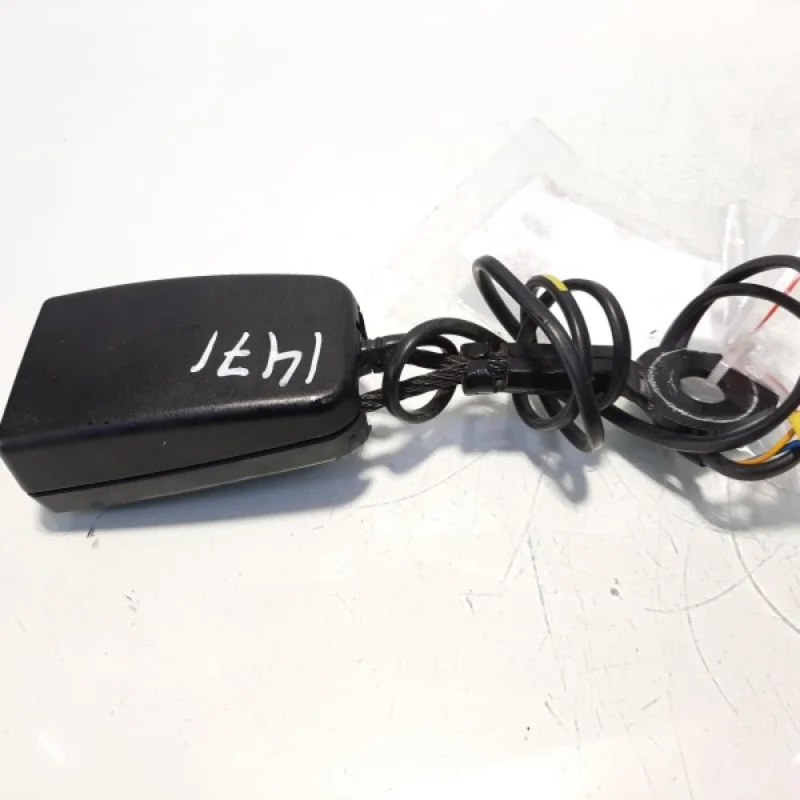 Capsa centura dreapta fata cu fir, cod A2048602469, Mercedes Clasa C (W204) (idi:559515) Cel mai bun preț