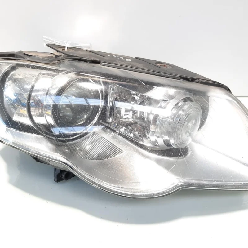 Reducere de preț Far dreapta cu lupa si xenon, cod 3C0941752G, Vw Passat (3C2) (idi:540697)