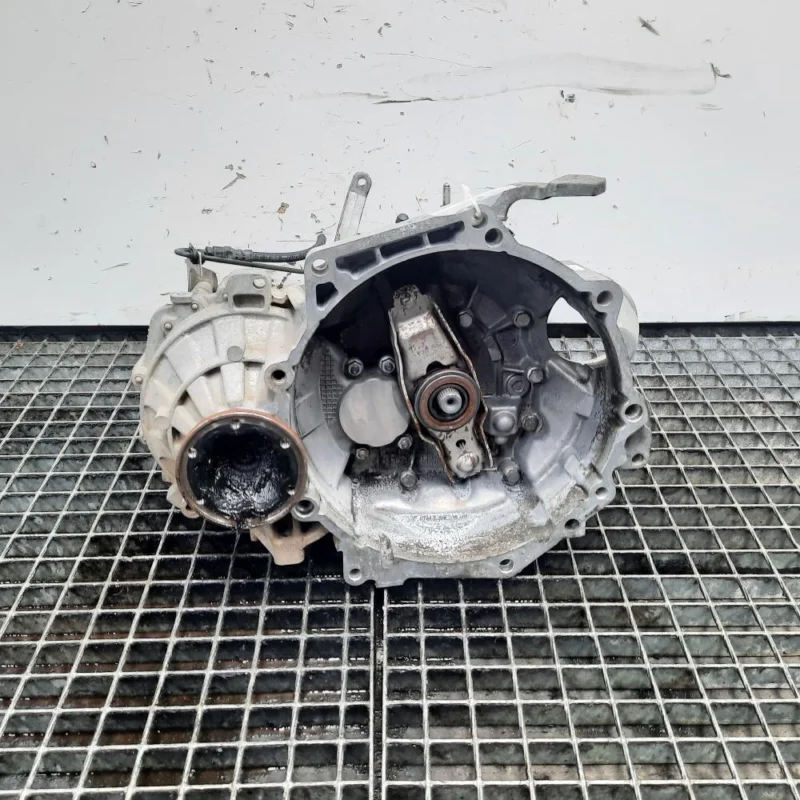 Cutie viteza manuala cu Start Stop, cod LUB, VW Golf 6 Cabriolet (517), 1.6 TDI, CAY, 5 vit man (pr:110747) Ofertă de sezon