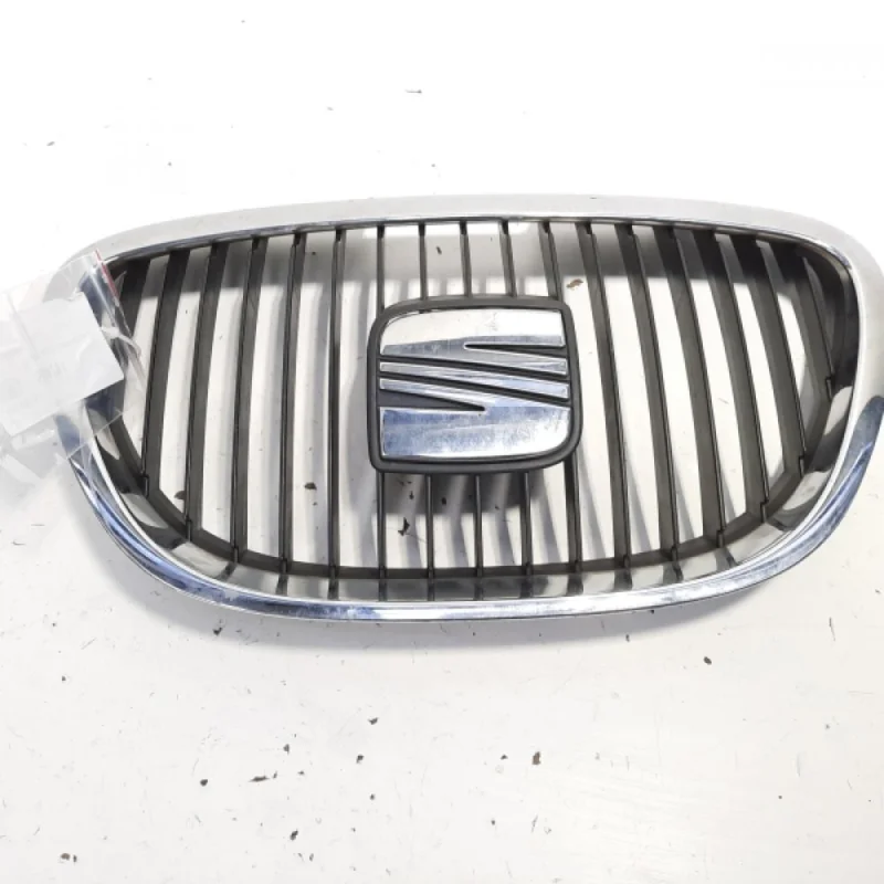 Grila bara fata centrala sus cu sigla, Seat Leon (1P1) (id:504251) Preț mic