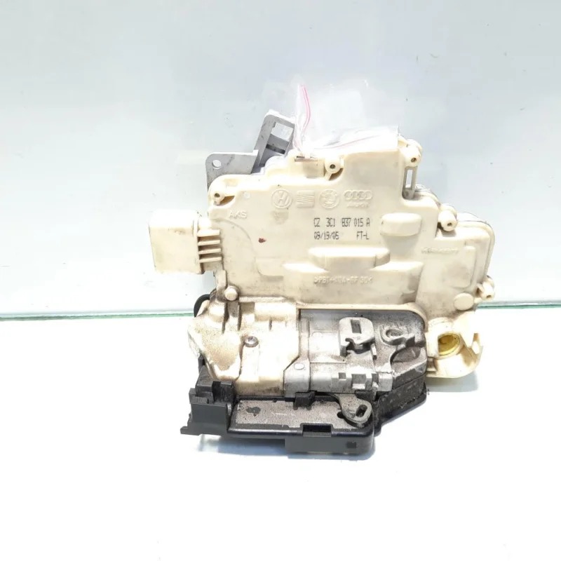 Ultima șansă Broasca stanga fata, cod 3C1837015A, Vw Passat Variant (3C5) (id:499761)