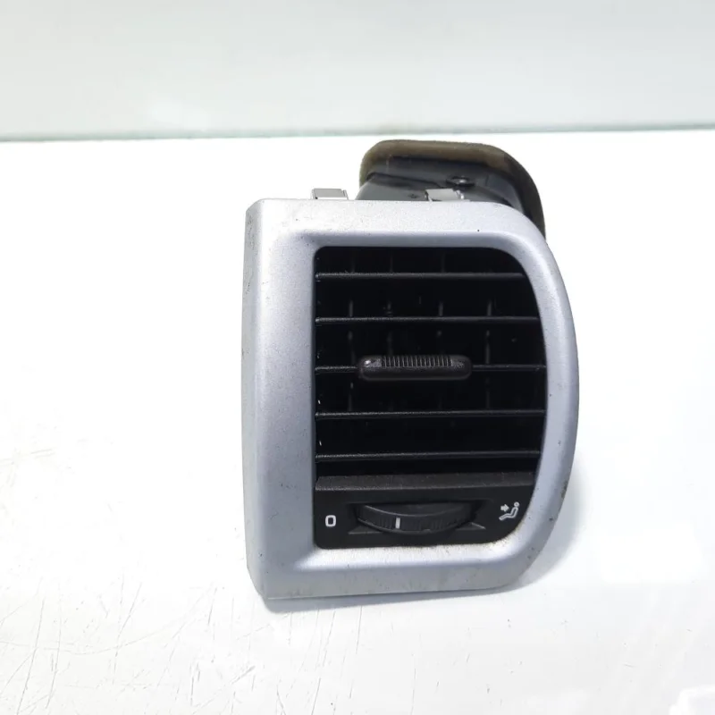 Grila aer bord stanga, cod 5J0819701, Skoda Roomster (5J) (id:498540) Reducere specială