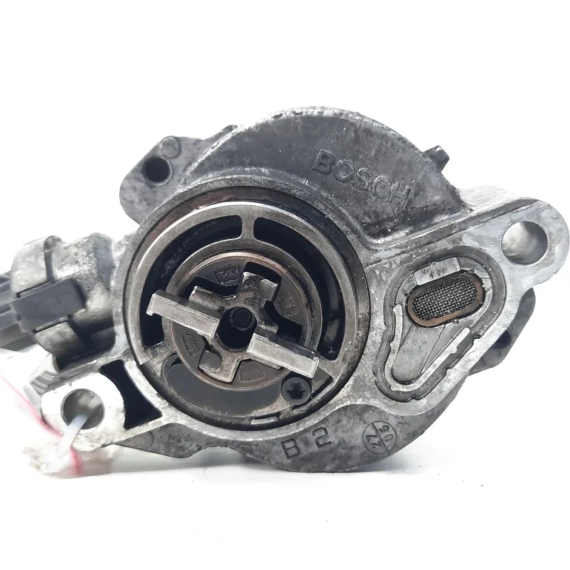 Popular Pompa vacuum Bosch, cod D156-2B, Citroen C4 (I) coupe, 1.6 HDI, 9HX (idi:490743)