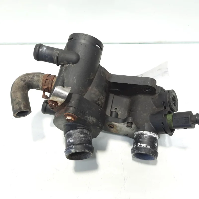 Cumpără online Corp termostat, cod 032121111AE, VW Golf 4 Variant (1J5), 1.4 benz, AHW (idi:484148)