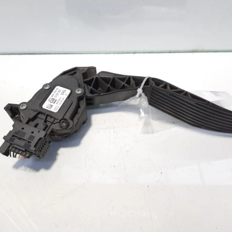 Vezi acum Pedala acceleratie, cod GM13237352, Opel Insignia A Sedan, 2.0 CDTI, A20DTH, vol pe st (idi:487393)