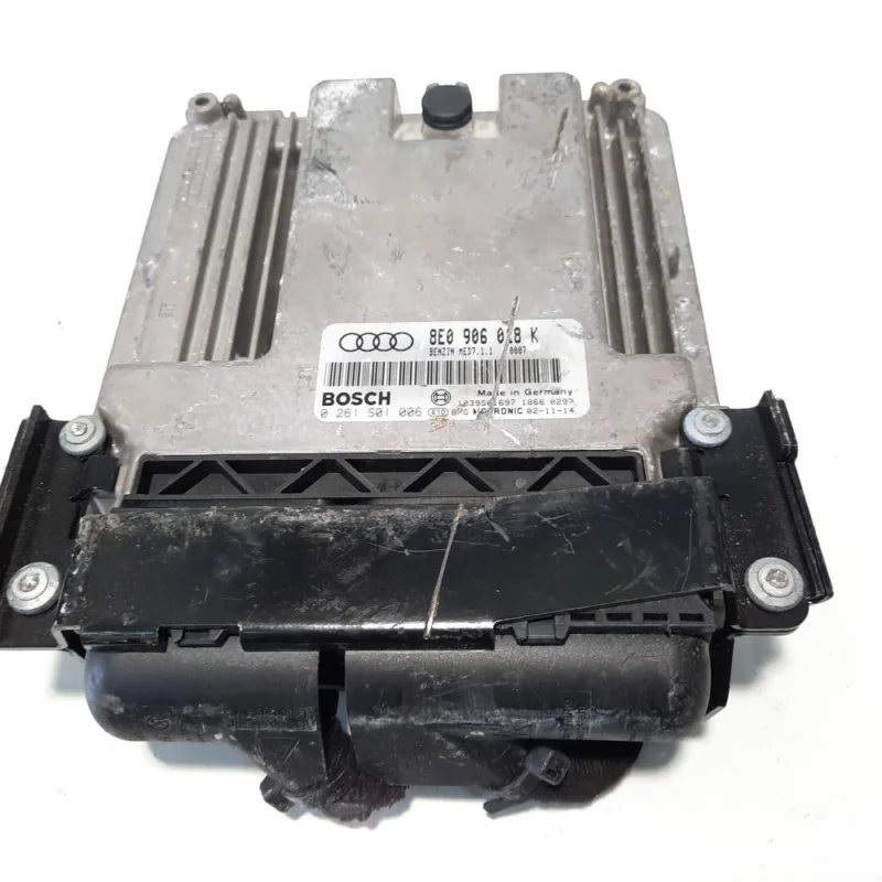 Calculator motor Bosch, cod 8E0906018K, 0261S01006, VW Passat Variant (3B6), 2.0 benz, ALT (idi:483493) Cel mai bun preț