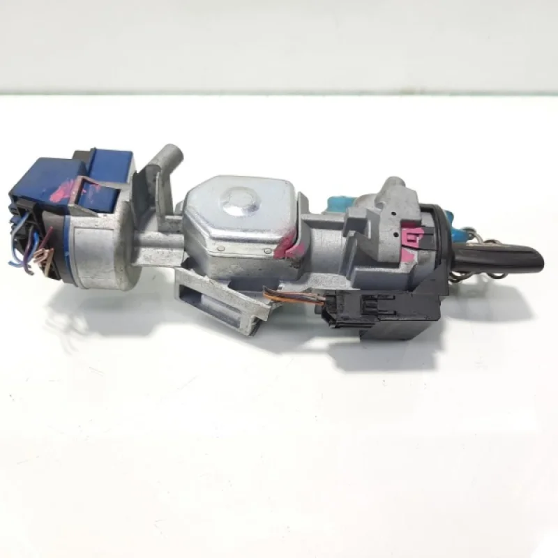 Preț mic Contact cu cheie, cod 3M51-3F880-AE, Ford Focus 3 (id:482057)