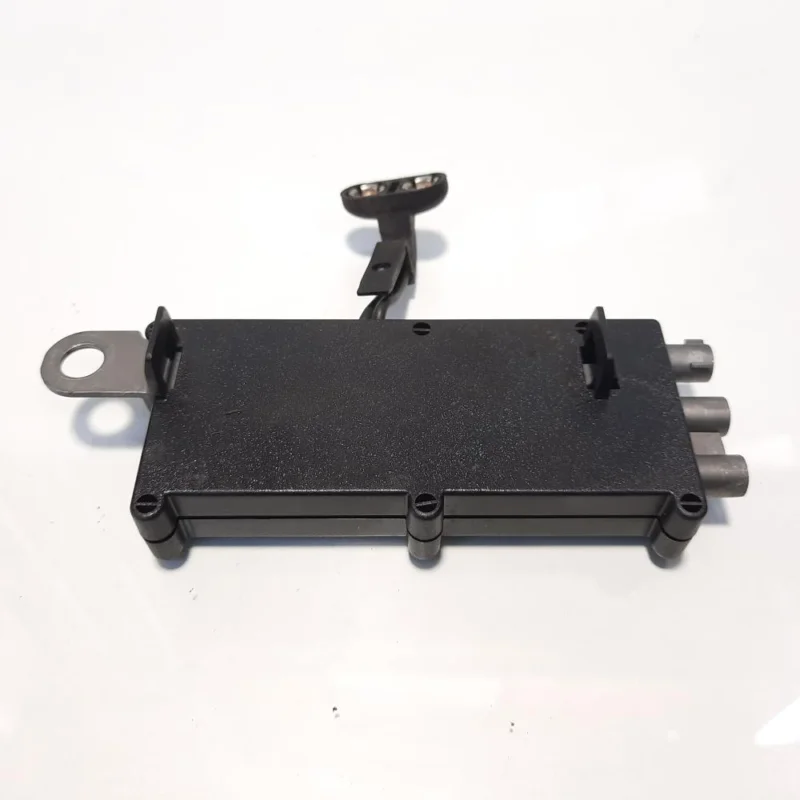 Amplificator antena, cod 30737918, Volvo V50 (id:478624) Chilipir