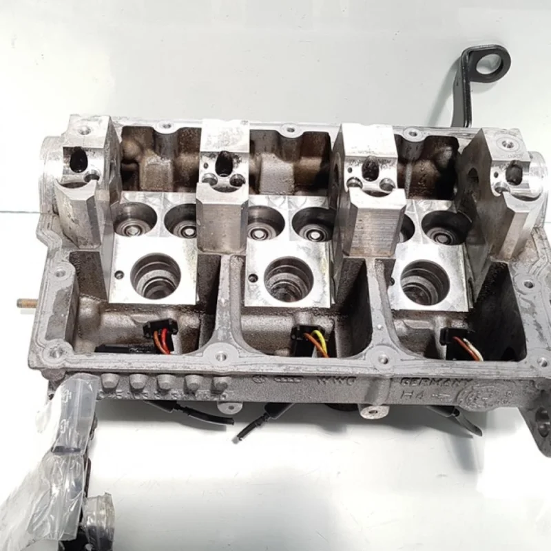 Chiulasa fara axe came, cod 045103373H, Skoda Fabia 2 Combi (5J, 545), 1.4 TDI, BMS (idi:371121) Ofertă