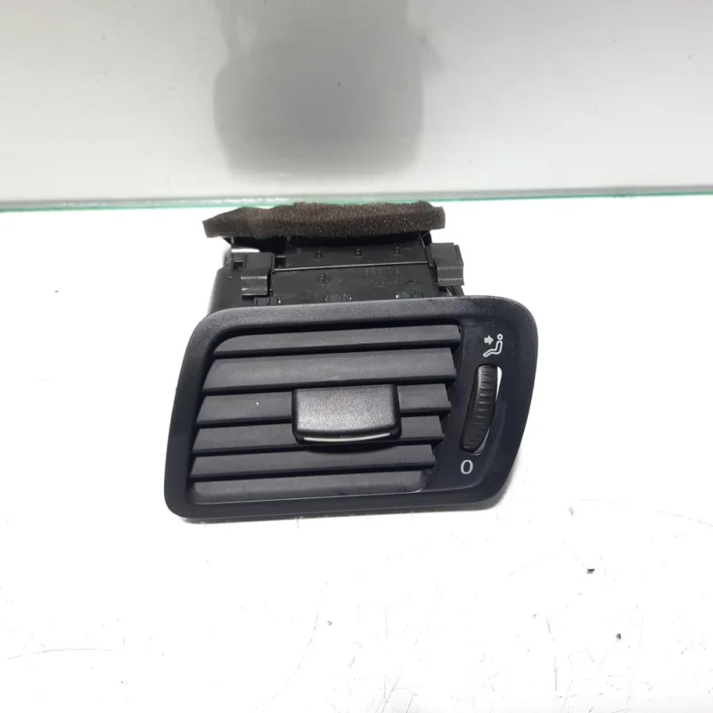 Ofertă exclusivă Grila aer bord stanga cod 3C1819701E, Vw Passat Variant (3C5) (id:459698)