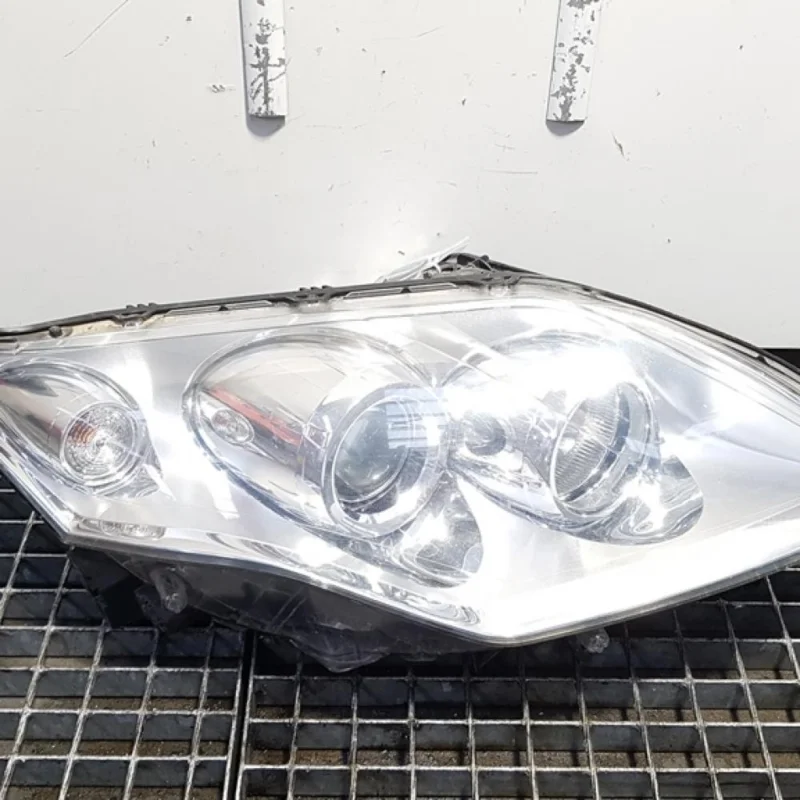 Cumpără acum Far dreapta cu lupa, Renault Laguna 3 Combi, 260100033R