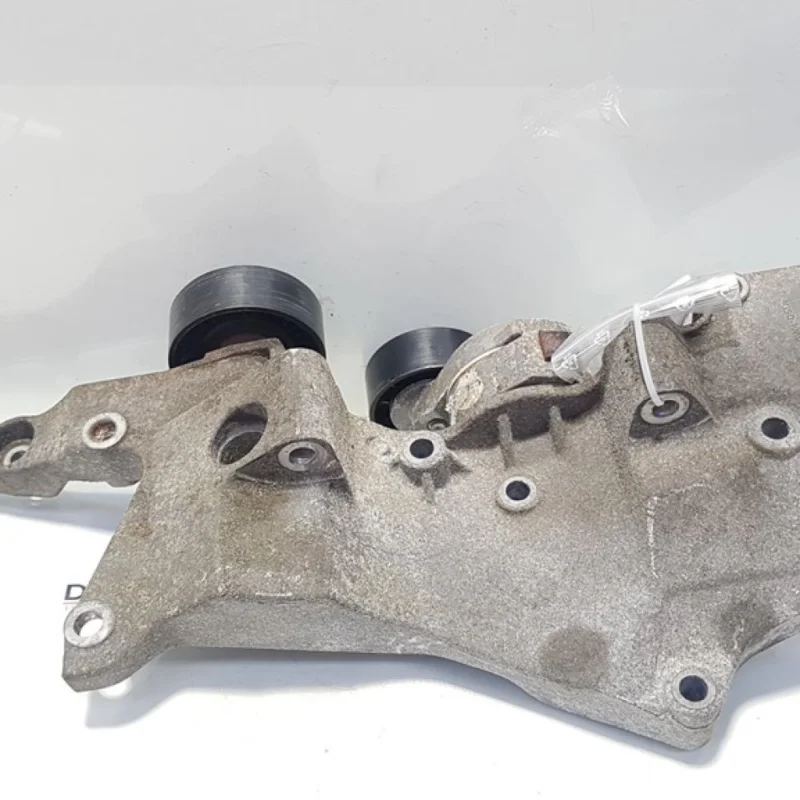 Reducere extra Suport accesorii Ford Mondeo 4 Sedan, 2.0 D, QXBA, cod AG90-10K019-AB