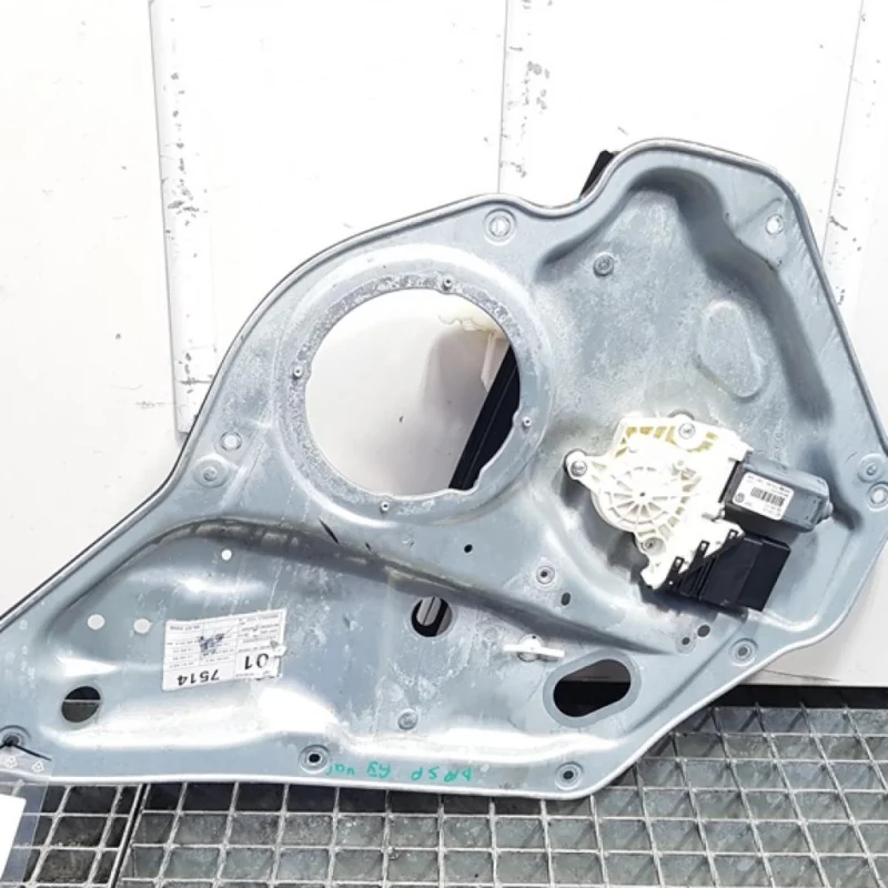 Comandă acum Macara cu motoras dreapta spate, Vw Golf 5 Variant (1K5) cod 1K9839756A (id:372064)