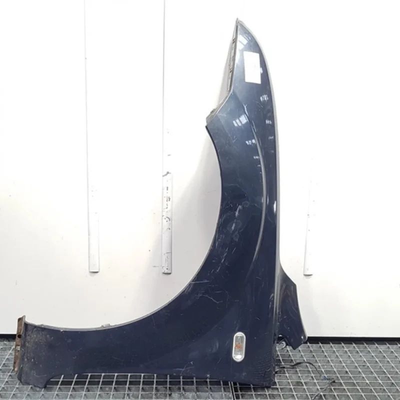 Disponibil imediat Aripa stanga fata, Ford Focus 2 Sedan (DA)