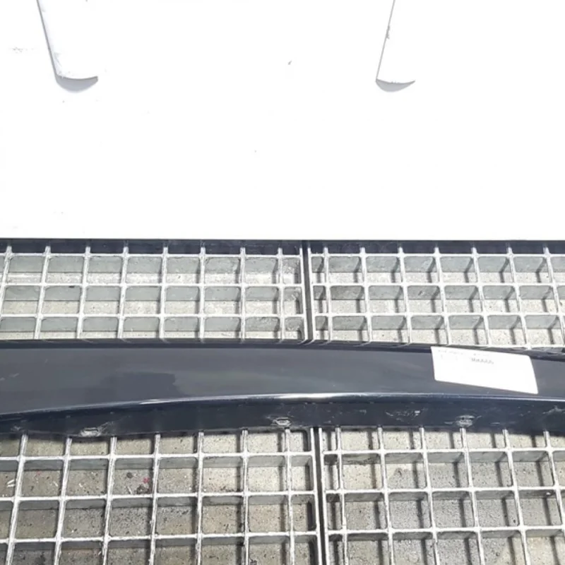 Ornament parbriz stanga, Skoda Fabia 2, cod 5J6853263 (id:366666) Preț redus