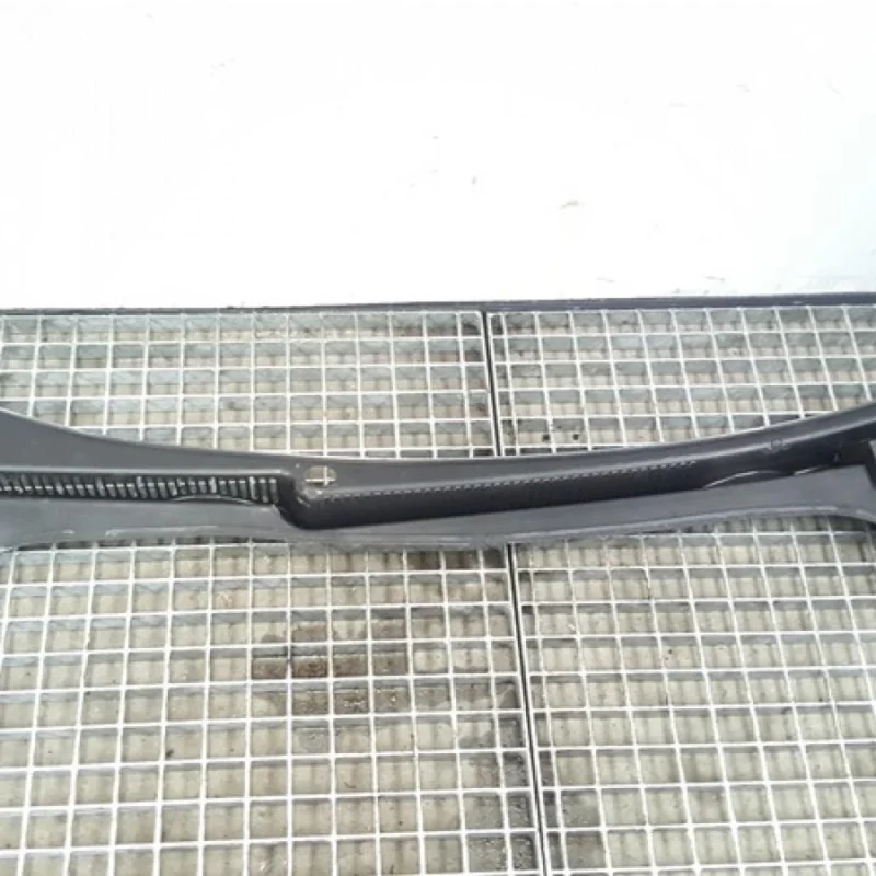 Grila stergatoare fata 1K1819415A , Vw Golf 5 (1K1) (id:342555) (id:342555) Ofertă